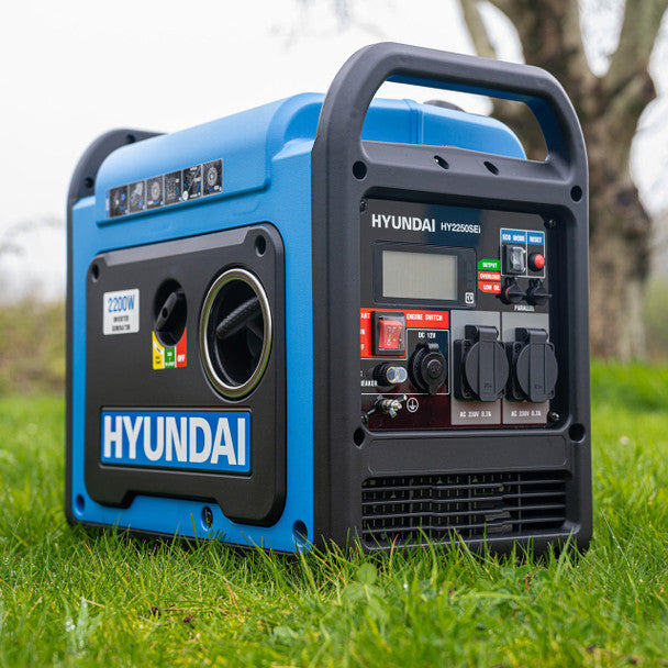 2200W / 2.2kW Petrol Inverter Generator, Electric Start, Pure Sine Wave Output, Lightweight, Quiet Running | Hyundai